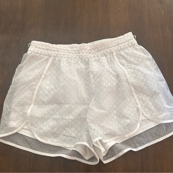 Lululemon Find Your Flock Shorts - Picture 3 of 4